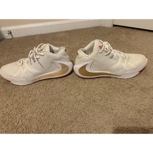 Nike Zoom Freak 1 Giannis “Roses” Size 10.5 White Red Gold BQ5422-100 Shoes